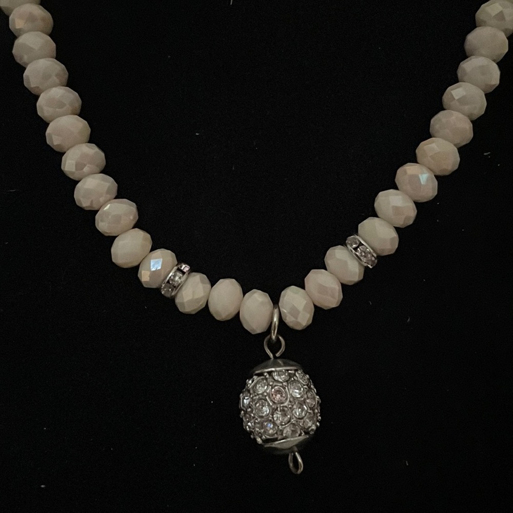 White House Black Market Cream and Silver Necklace